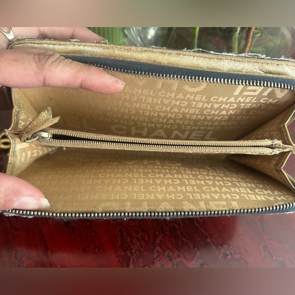Chanel Denim Wallet - 100% Authentic - Picture 4 of 11